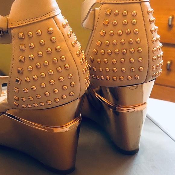 Preloved BCBG MAXAZRIA wedge - Picture 4 of 12